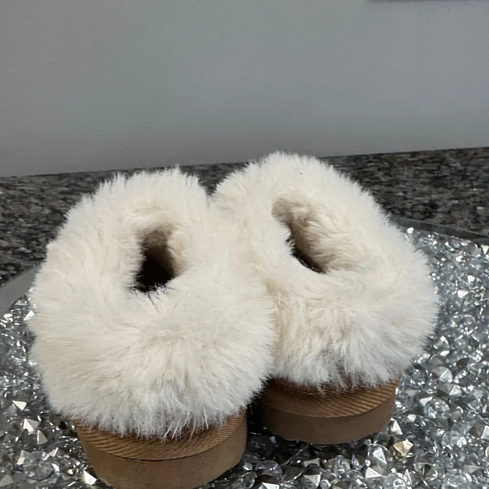 Faux Fur Trim Slipper - Camel and Cream NWOT 7T